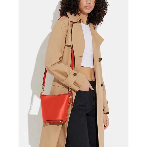 COACH Dakota Bucket Bag 16 Glovetanned Leather In Sun Orange Crossbody - Picture 2 of 6